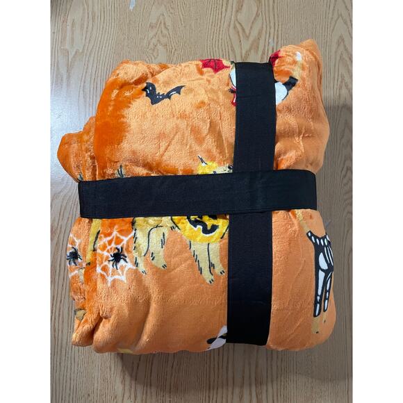 New Dogs πPumpkins π Bats π¦ Halloween π» Fleece Lounge Throw Blanket 60βx70β - Picture 3 of 3